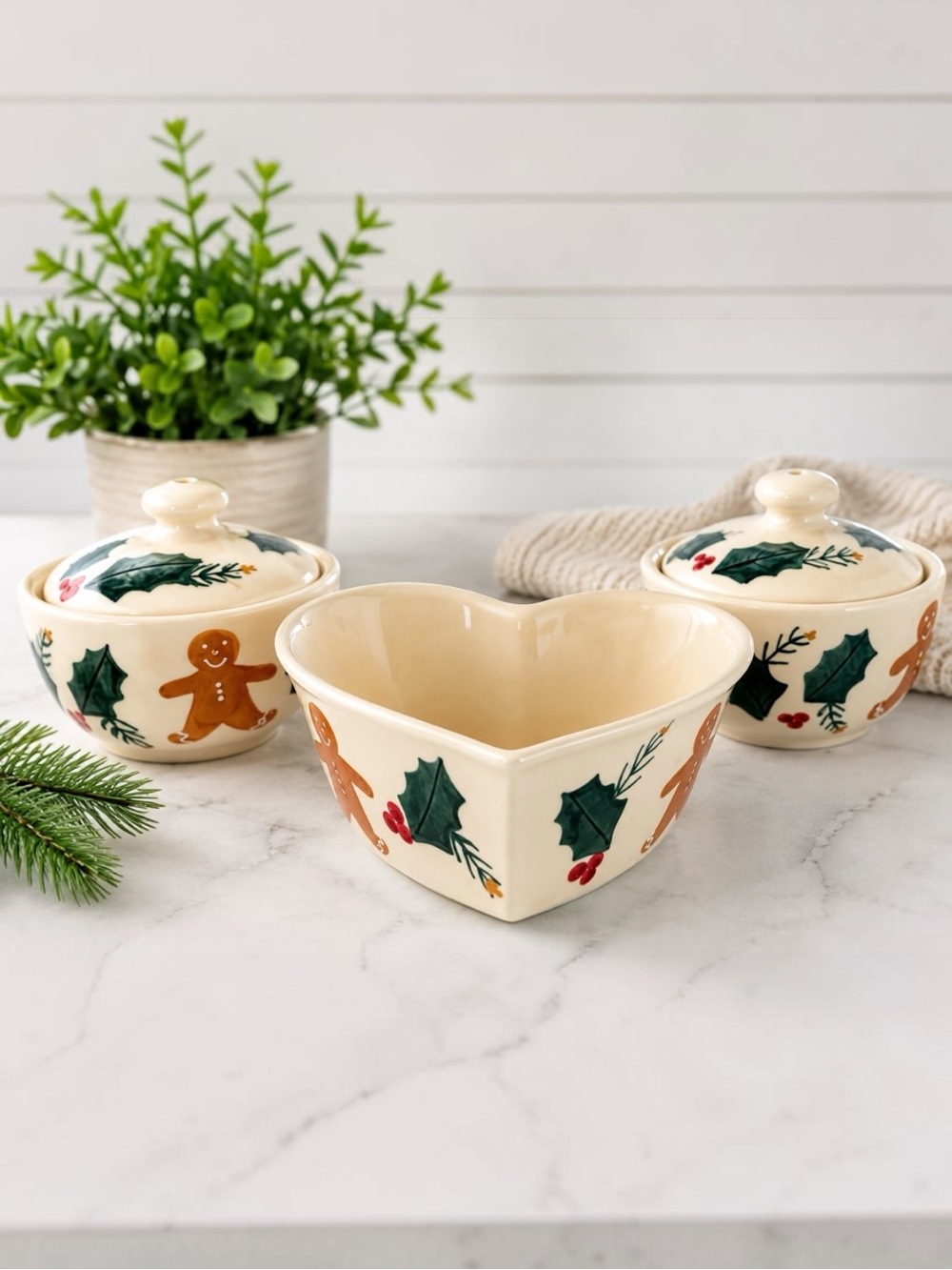 Hartstone Gingerbread Heart Bowl & 2 Sugar Bowls Christmas Set Vintage
